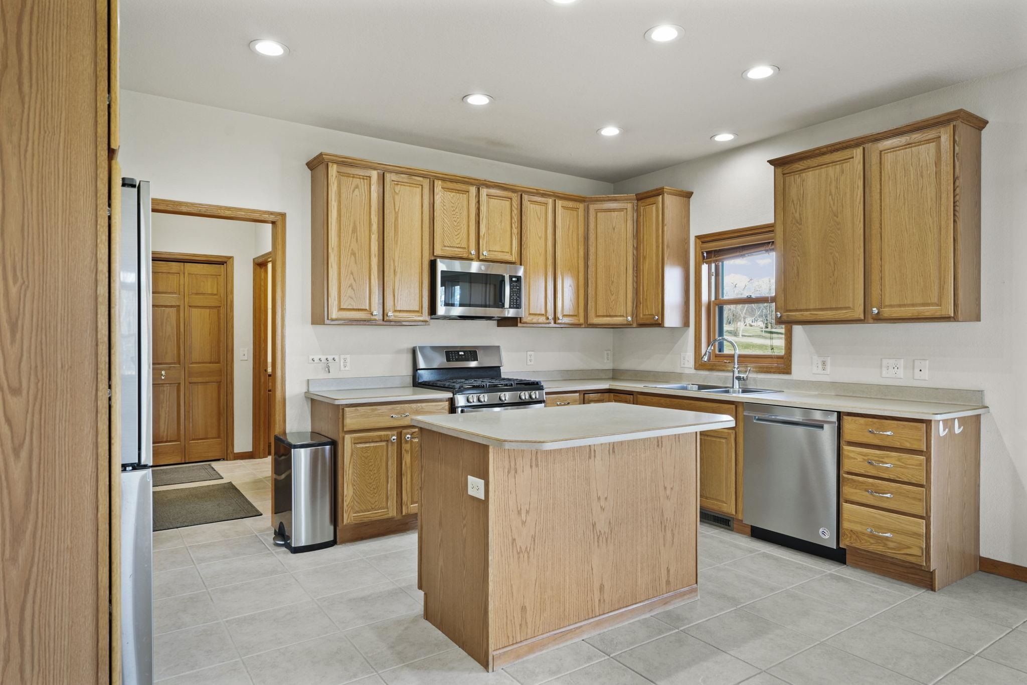 3026 Saddle Brooke Trail Sun Prairie, WI 53590 - Photo 14 of 53