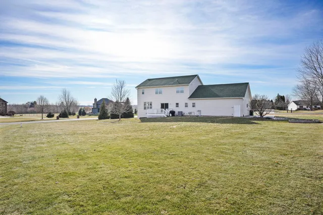 $699,900 | 3026 Saddle Brooke Trail, Sun Prairie, WI 53590