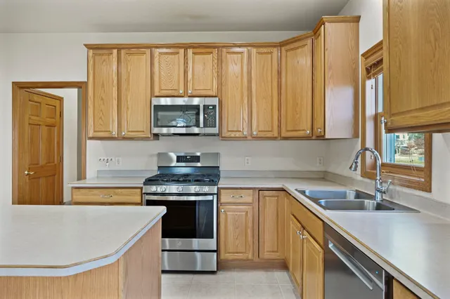 $699,900 | 3026 Saddle Brooke Trail, Sun Prairie, WI 53590