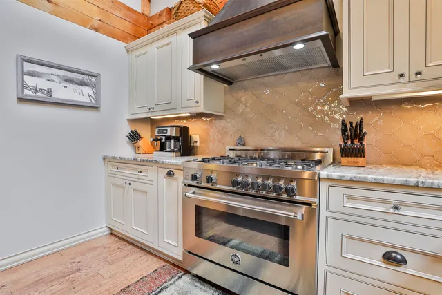 $639,900 | 46 Oak Hill Road, Brookline, NH 03033