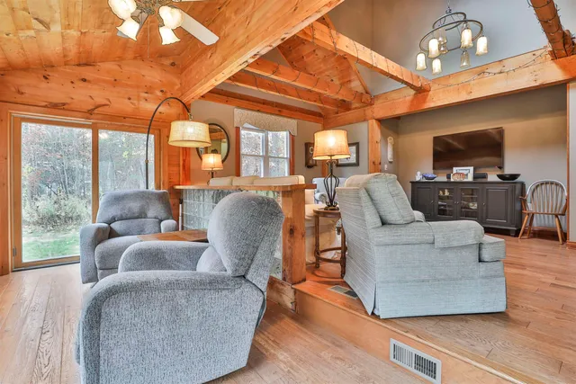 $639,900 | 46 Oak Hill Road, Brookline, NH 03033