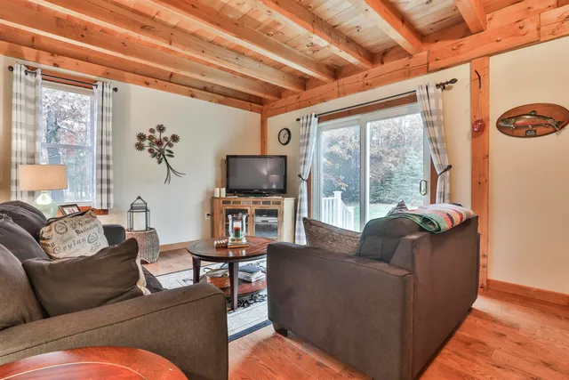 $639,900 | 46 Oak Hill Road, Brookline, NH 03033