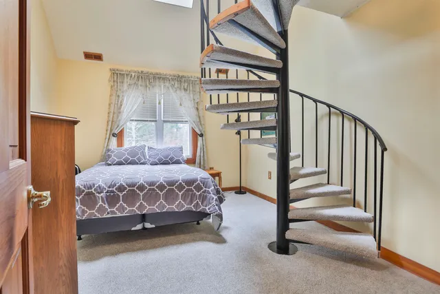 $639,900 | 46 Oak Hill Road, Brookline, NH 03033