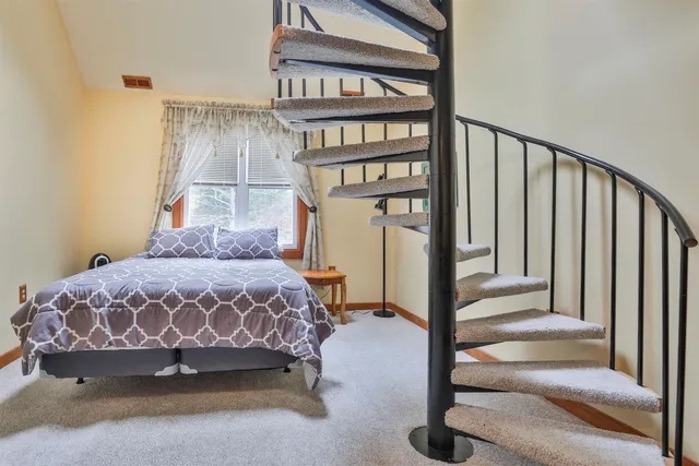 $639,900 | 46 Oak Hill Road, Brookline, NH 03033