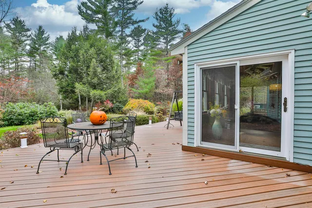 $639,900 | 46 Oak Hill Road, Brookline, NH 03033