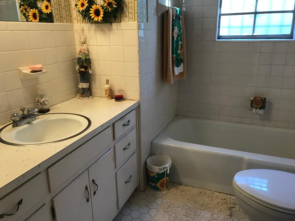 4324 Old Macon Road Columbus, GA 31907 - Photo 9 of 12 Bath