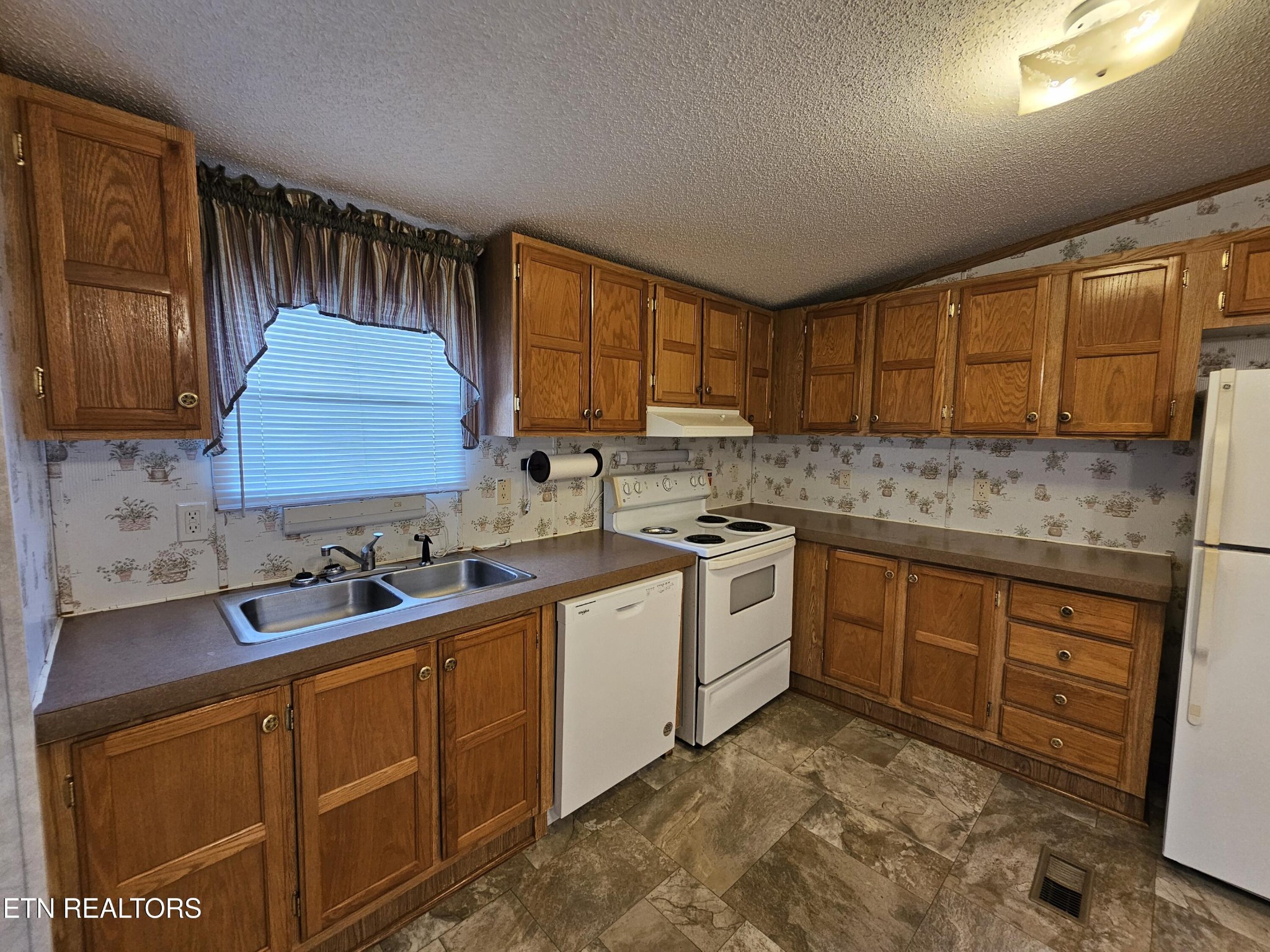 171 Lee Road Tellico Plains, TN 37385 - Photo 12 of 16