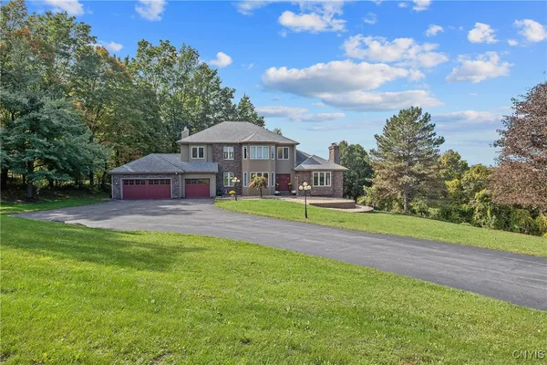 $824,900 | 6923 Kassonta Drive, Pompey, NY 13078