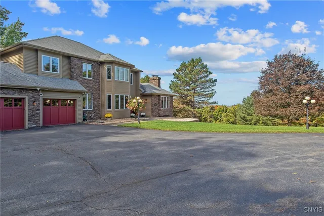 $824,900 | 6923 Kassonta Drive, Pompey, NY 13078