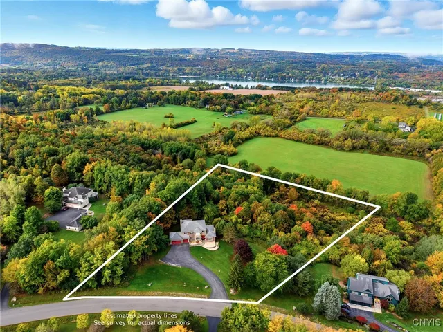 $824,900 | 6923 Kassonta Drive, Pompey, NY 13078