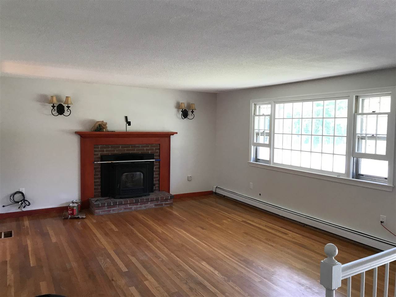 91 Smith Road Bedford, NH 03110 - Photo 2 of 11