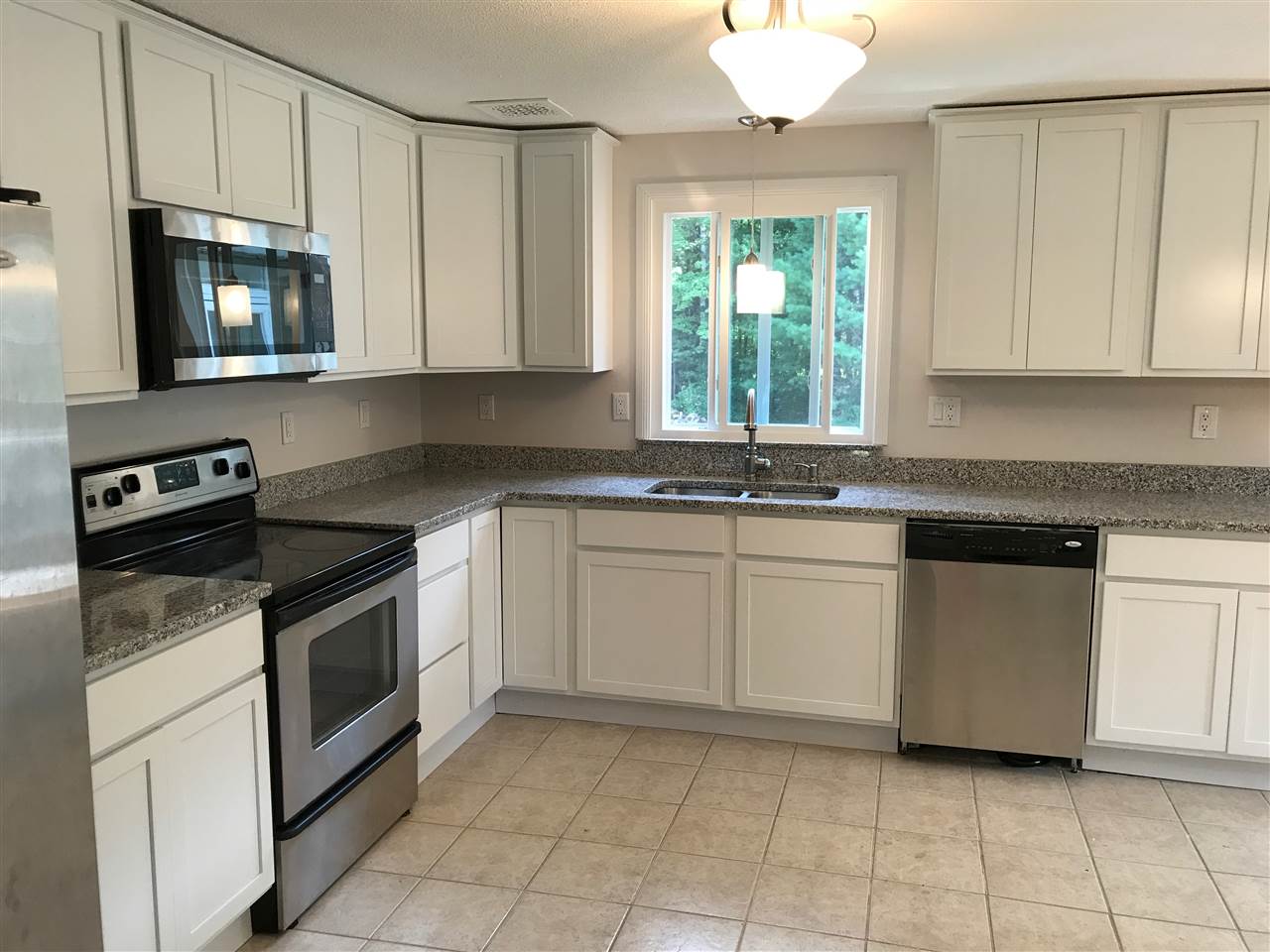 91 Smith Road Bedford, NH 03110 - Photo 3 of 11