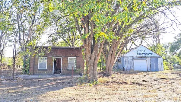 $12,000 | 207 East 4th Street, Longton, KS 67352