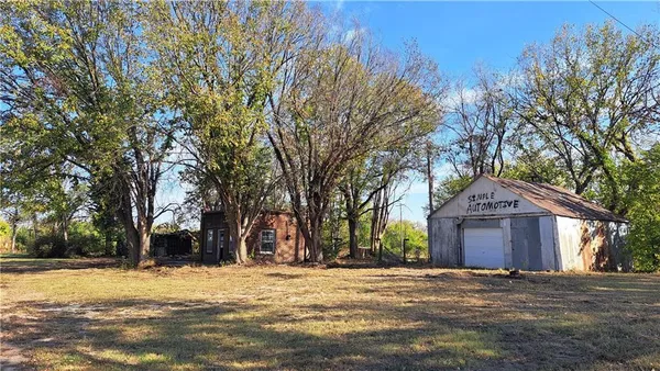 $12,000 | 207 East 4th Street, Longton, KS 67352