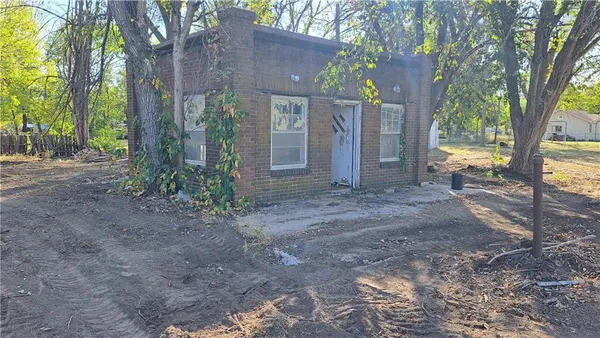 $12,000 | 207 East 4th Street, Longton, KS 67352