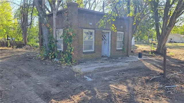 $20,000 | 207 East 4th Street, Longton, KS 67352