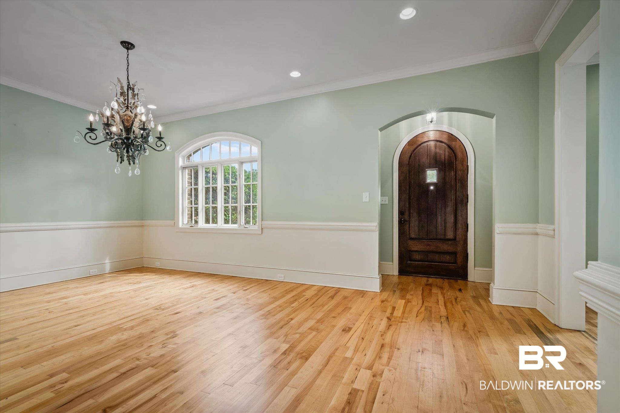 812 Country Club Court Mobile, AL 36609 - Photo 2 of 34 Foyer with an inviting chandelier, crown molding, and light hardwood / wood-style flooring