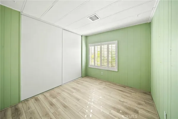 a view of empty room with window