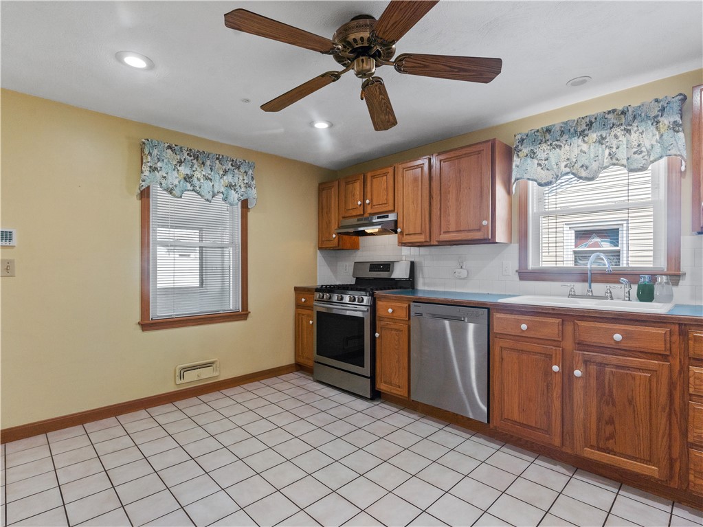 8 Dover Street Pawtucket, RI 02860 - Photo 5 of 21