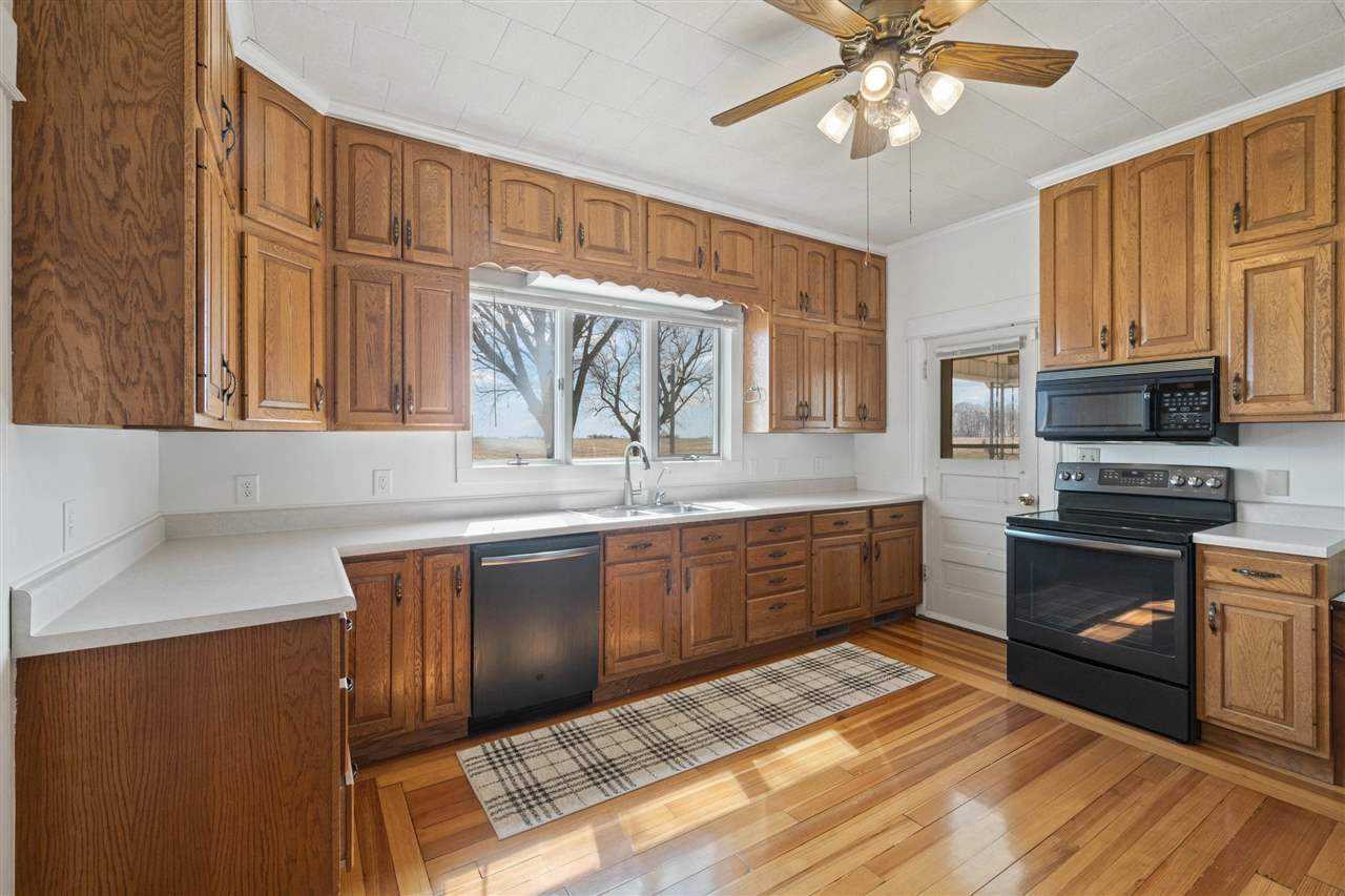 4581 Johnson Cedar Road Southeast West Liberty, IA 52776 - Photo 5 of 48 Gallery Image 5