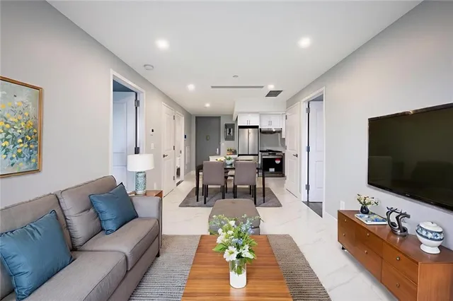 $748,000 | 643 5th Avenue, Unit 4B | Greenwood Heights