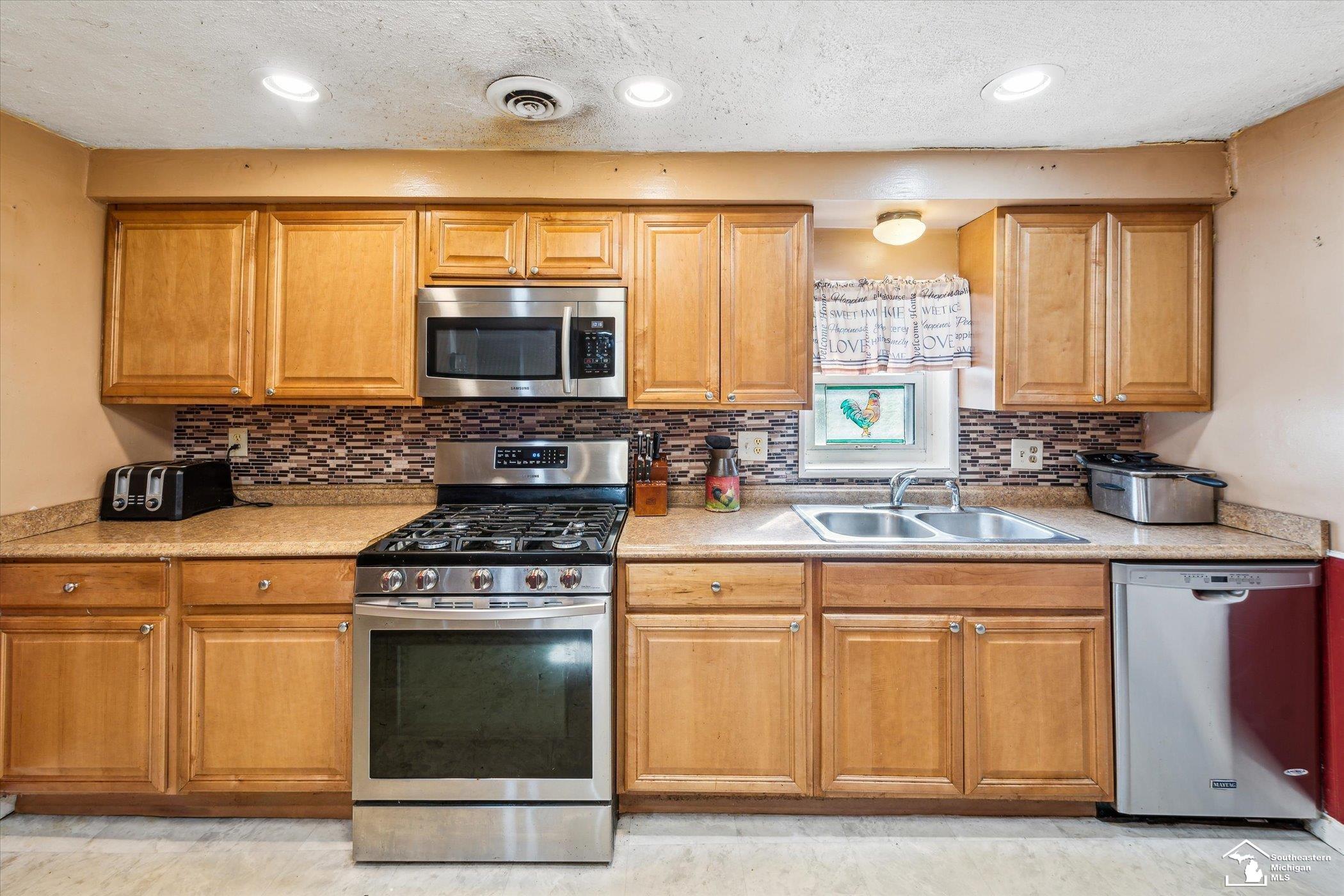 475 Carleton Rockwood Road Carleton, MI 48117 - Photo 7 of 24 50122274-6.JPG