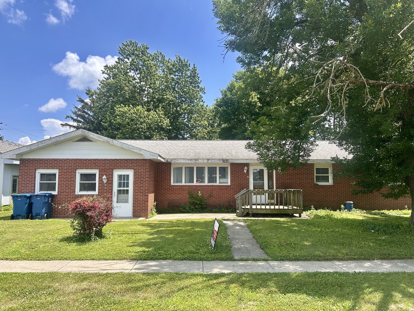103 South Walnut Street Arrowsmith, IL 61722 - Photo 1 of 39 a front view of house with yard and green space
