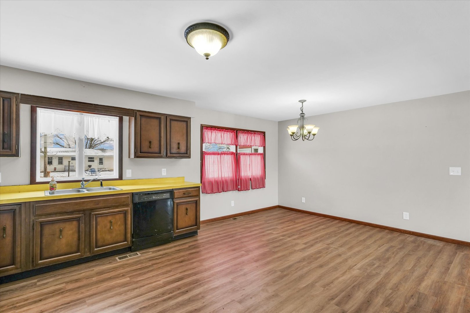 103 South Walnut Street Arrowsmith, IL 61722 - Photo 13 of 39 a large kitchen with stainless steel appliances granite countertop a stove and a wooden floors