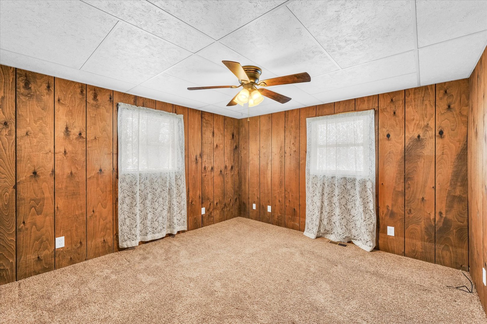 103 South Walnut Street Arrowsmith, IL 61722 - Photo 27 of 39 an empty room with closet and a chandelier fan