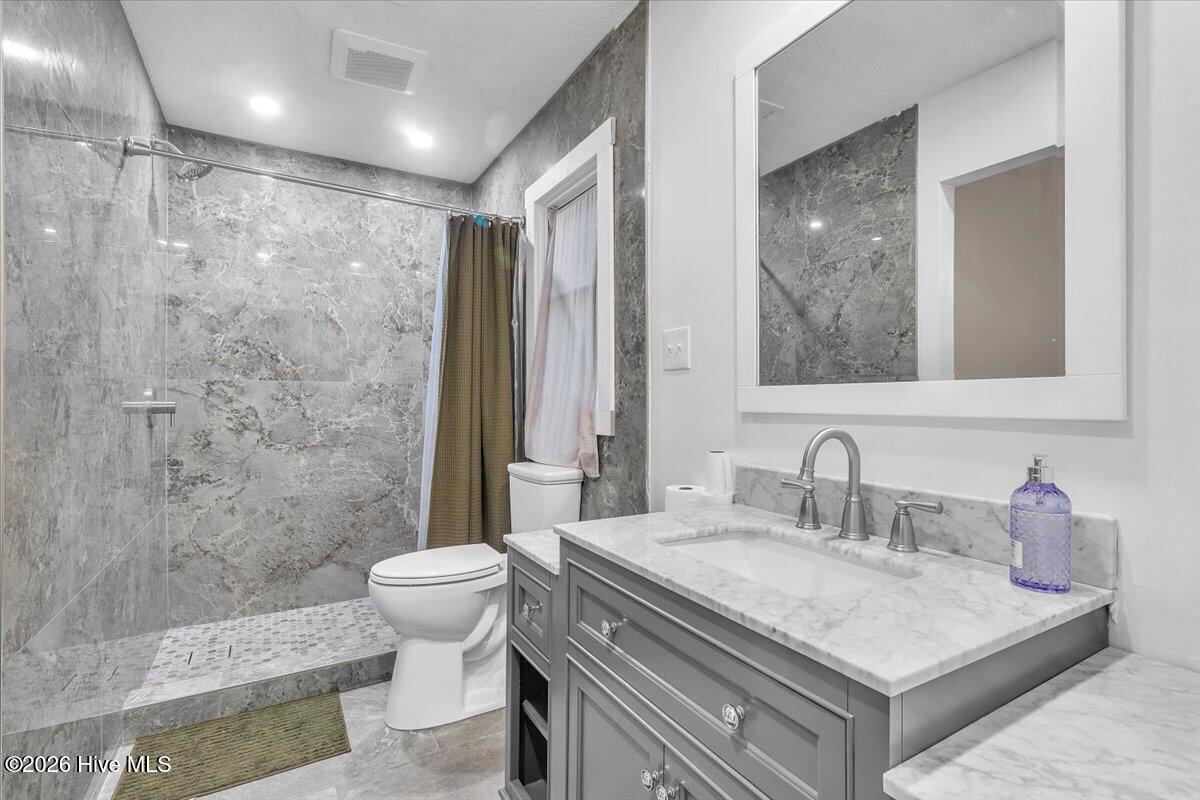 906 Gattis Road Jacksonville, NC 28546 - Photo 22 of 28 Primary Bathroom