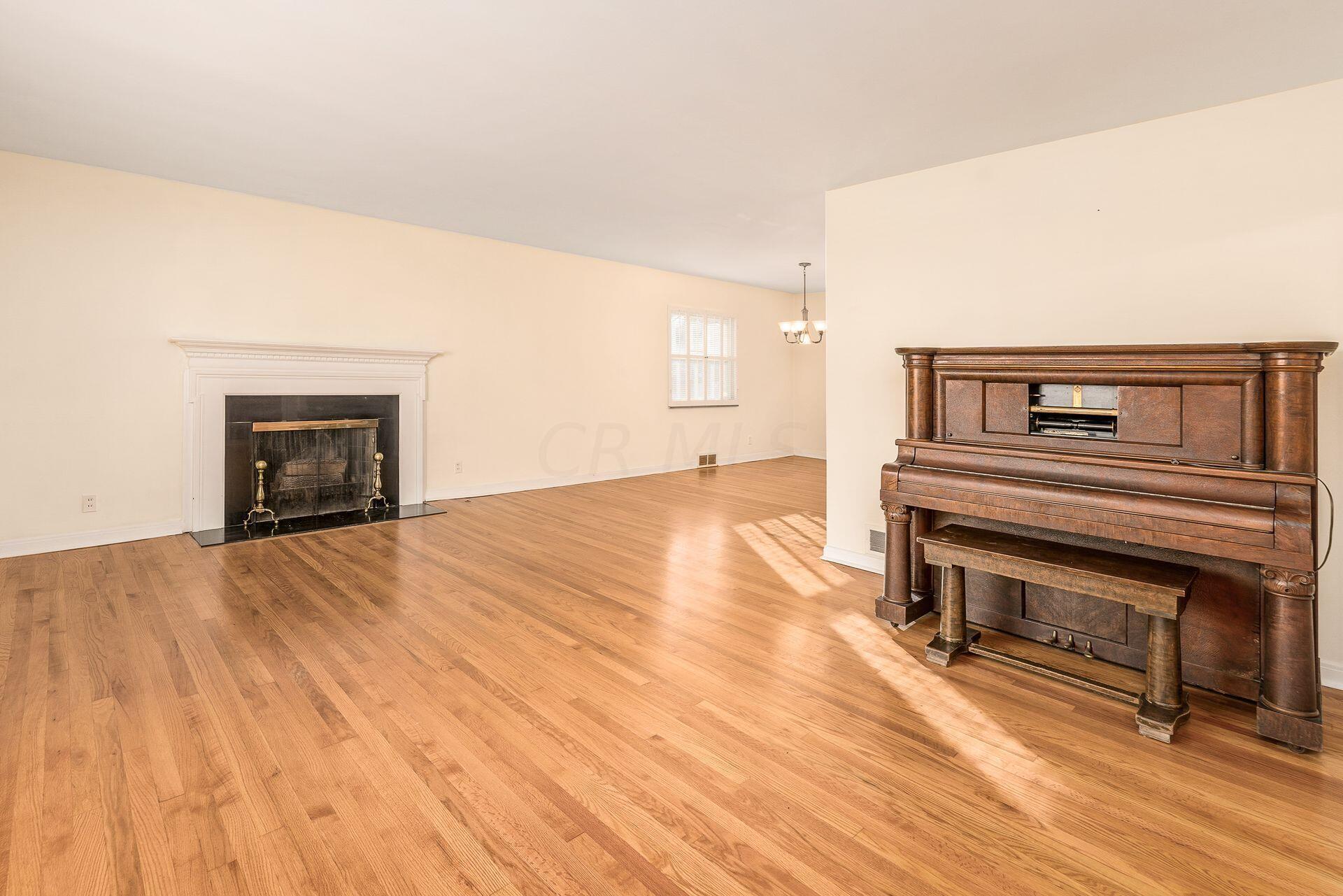 71 North Merkle Road Columbus, OH 43209 - Photo 7 of 66 Living Room