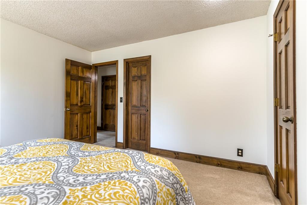 8336 Rosehill Road Lenexa, KS 66215 - Photo 37 of 55