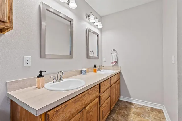 $255,000 | 106 Westwood Court, Bonham, TX 75418