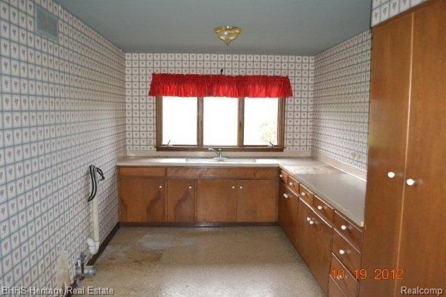 3241 North Burkhart Road Howell, MI 48855 - Photo 8 of 25 Laundry