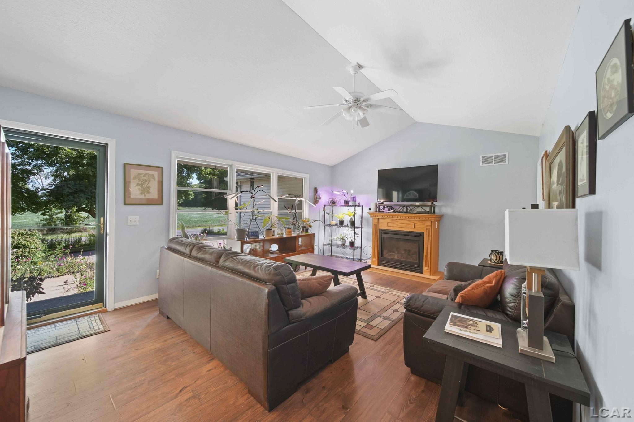 3885 Spielman Road Adrian, MI 49221 - Photo 9 of 35 50151794-c15cc8f0-8b34-4cba-8745-a4e2f3ef5fda.JPG