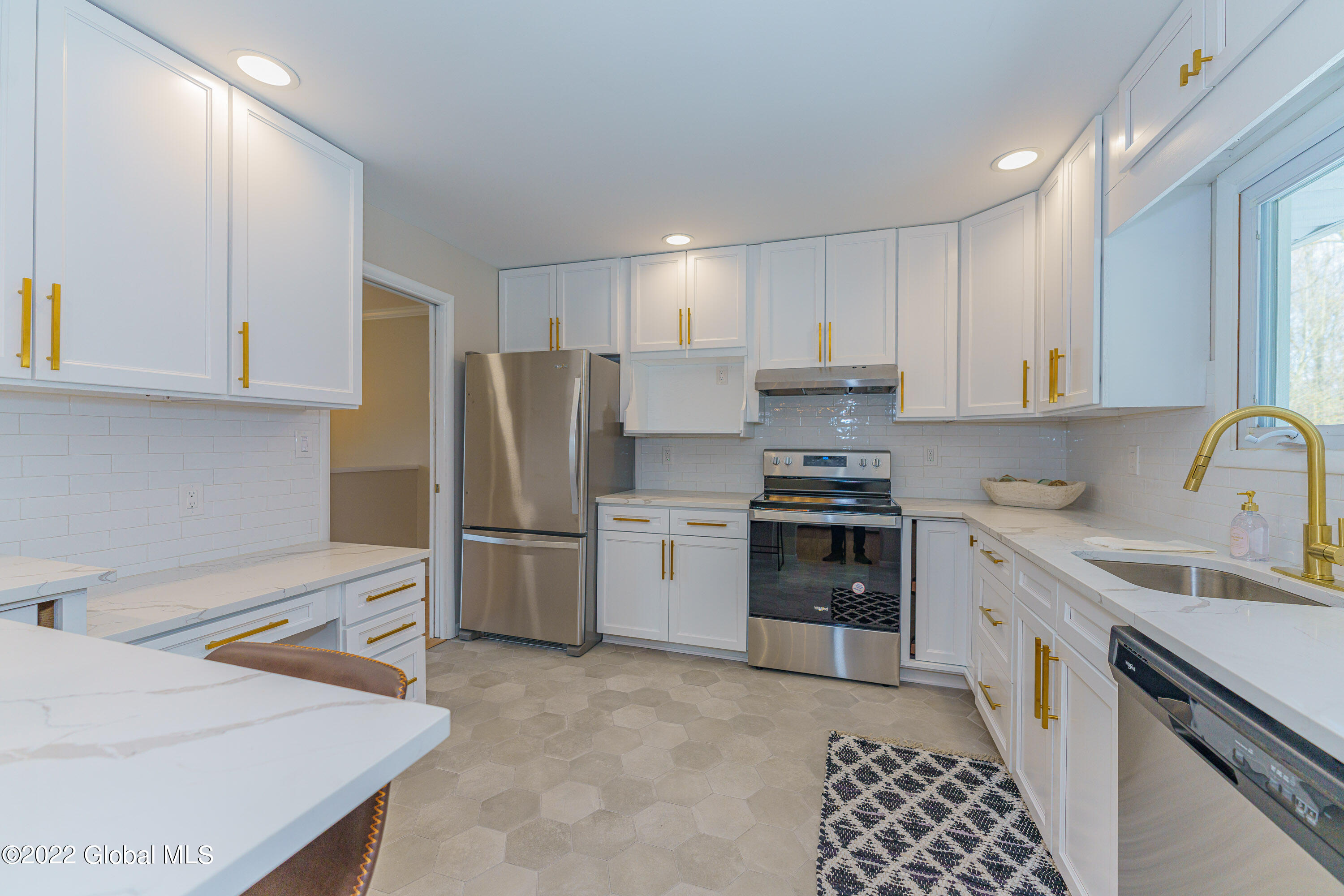 3097 East Old State Road Schenectady, NY 12303 - Photo 14 of 44 4 Kitchen 2