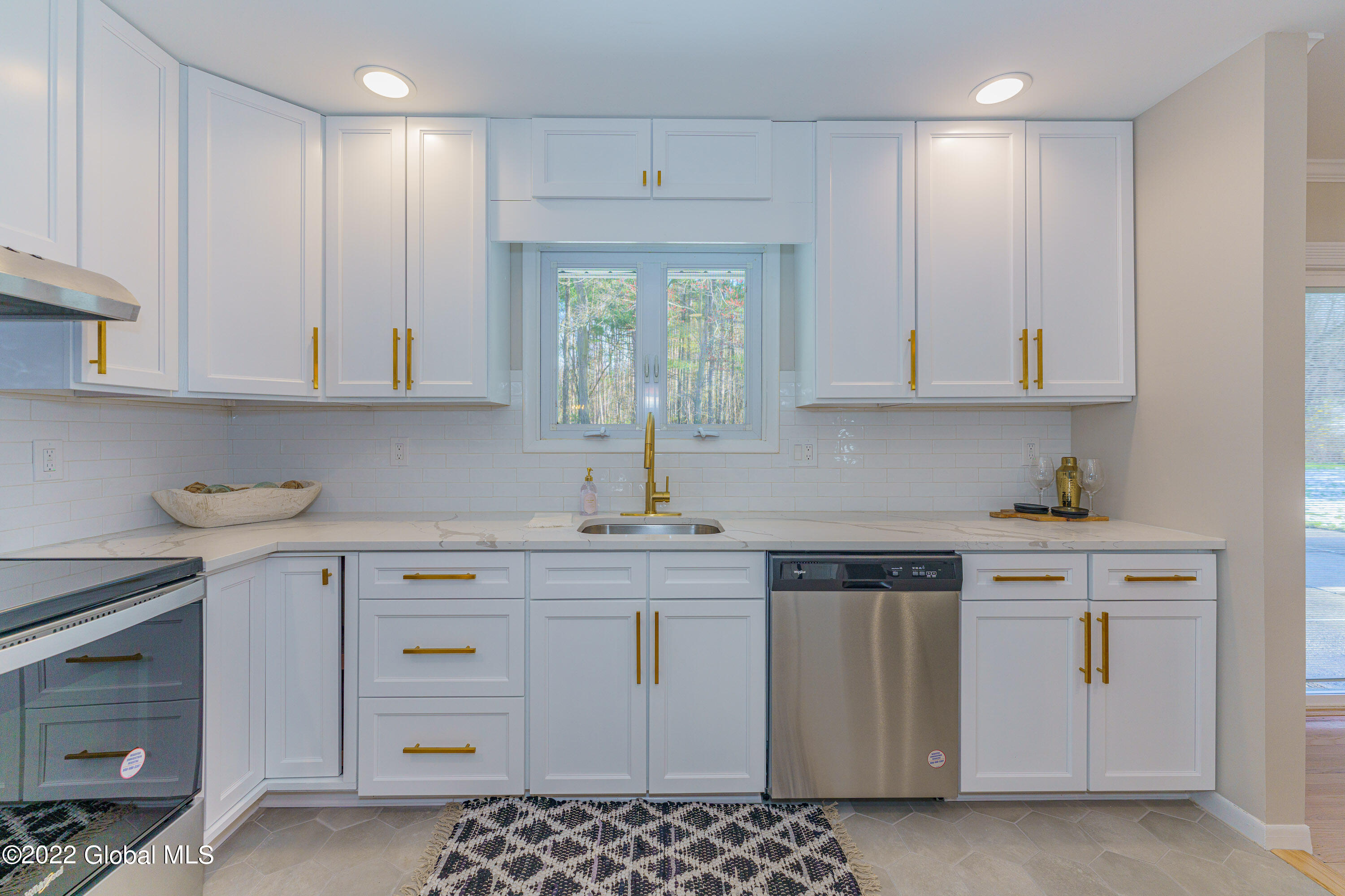 3097 East Old State Road Schenectady, NY 12303 - Photo 17 of 44 4 Kitchen 5