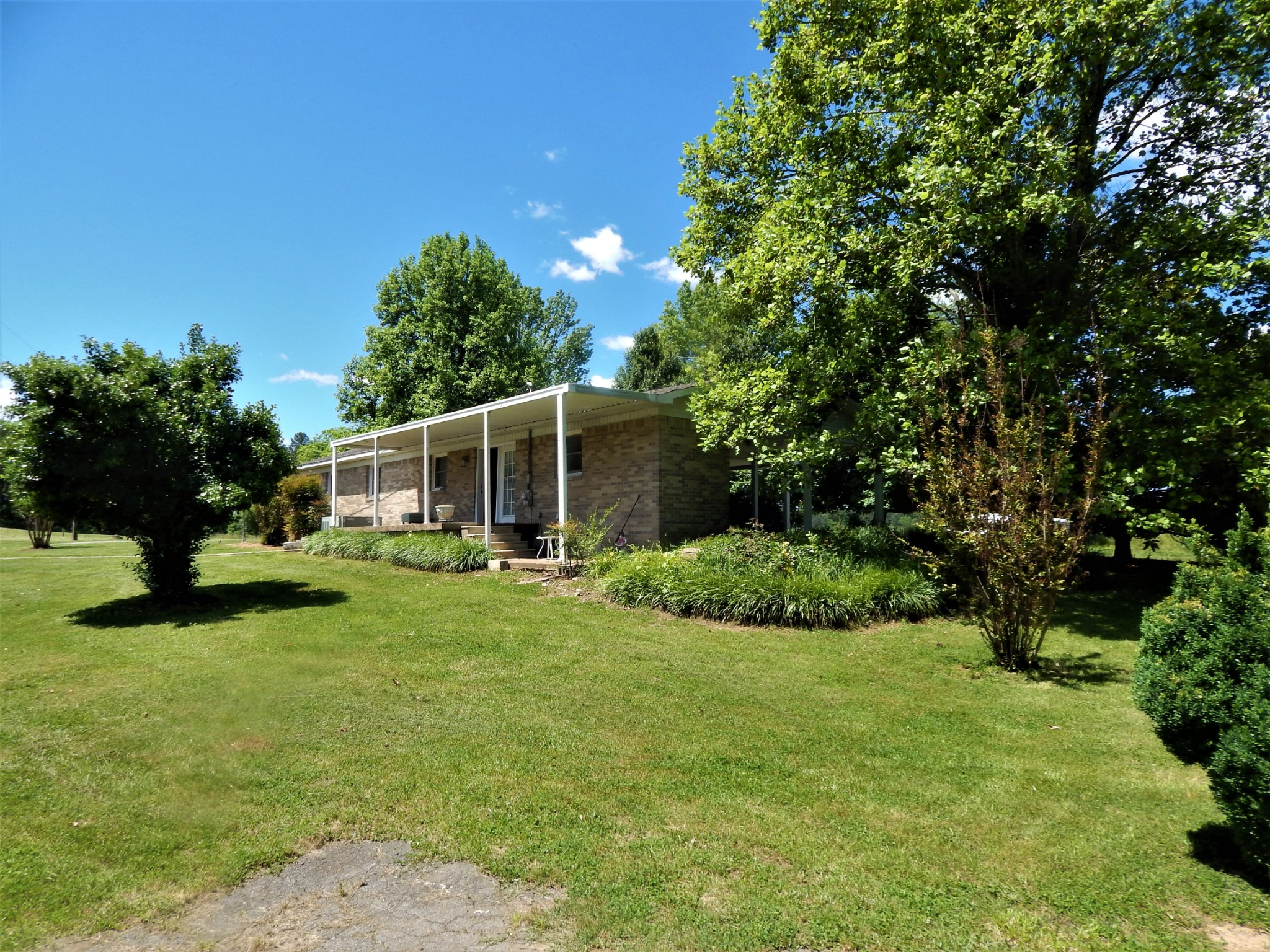831 Green River Road Waynesboro, TN 38485 - Photo 6 of 49 Gallery Image 6