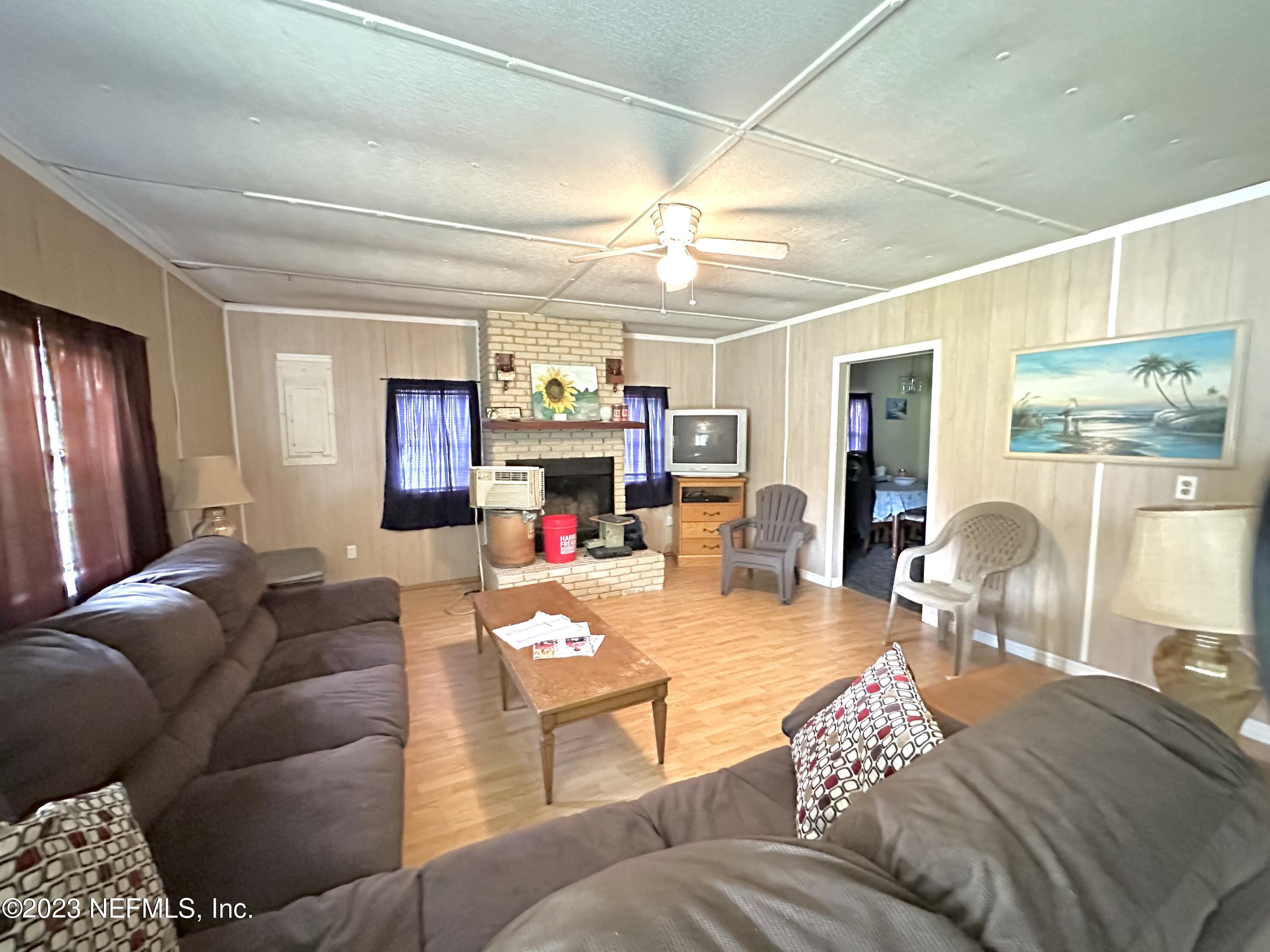 5818 Hillridge Road Keystone Heights, FL 32656 - Photo 5 of 14 EE15DD7F-1BA3-4A5E-A7B1-08F1D123BA99