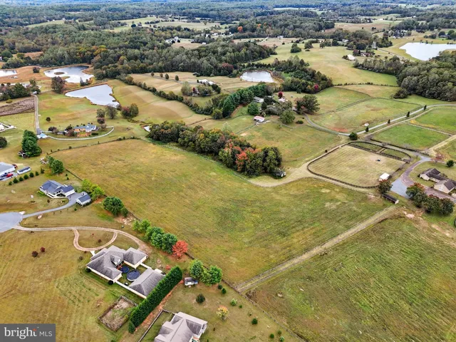 a view of an outdoor space