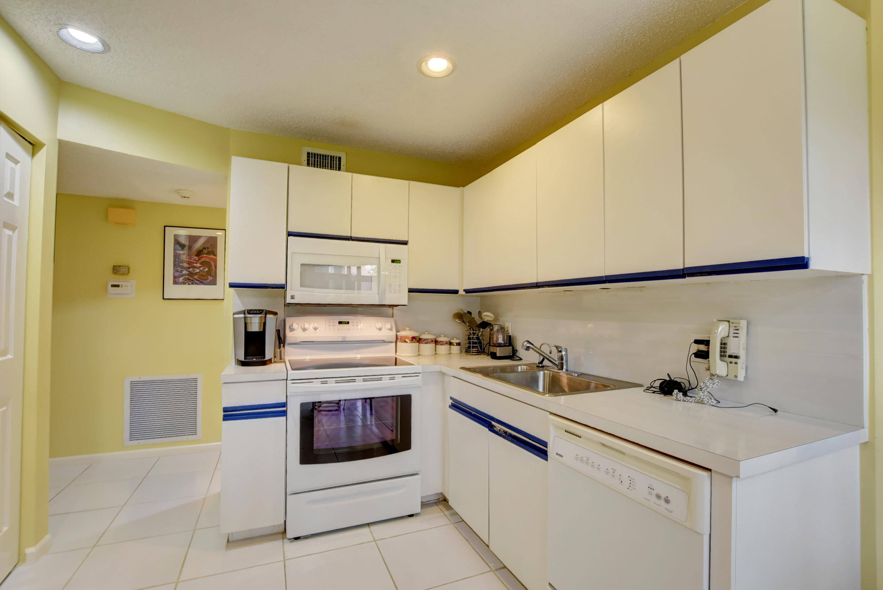 5660 Coach House Circle, Unit A Boca Raton, FL 33486 - Photo 13 of 27 KITCHEN