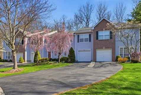 $489,000 | 42 Pond Hollow Drive, Oak Ridge, NJ 07438