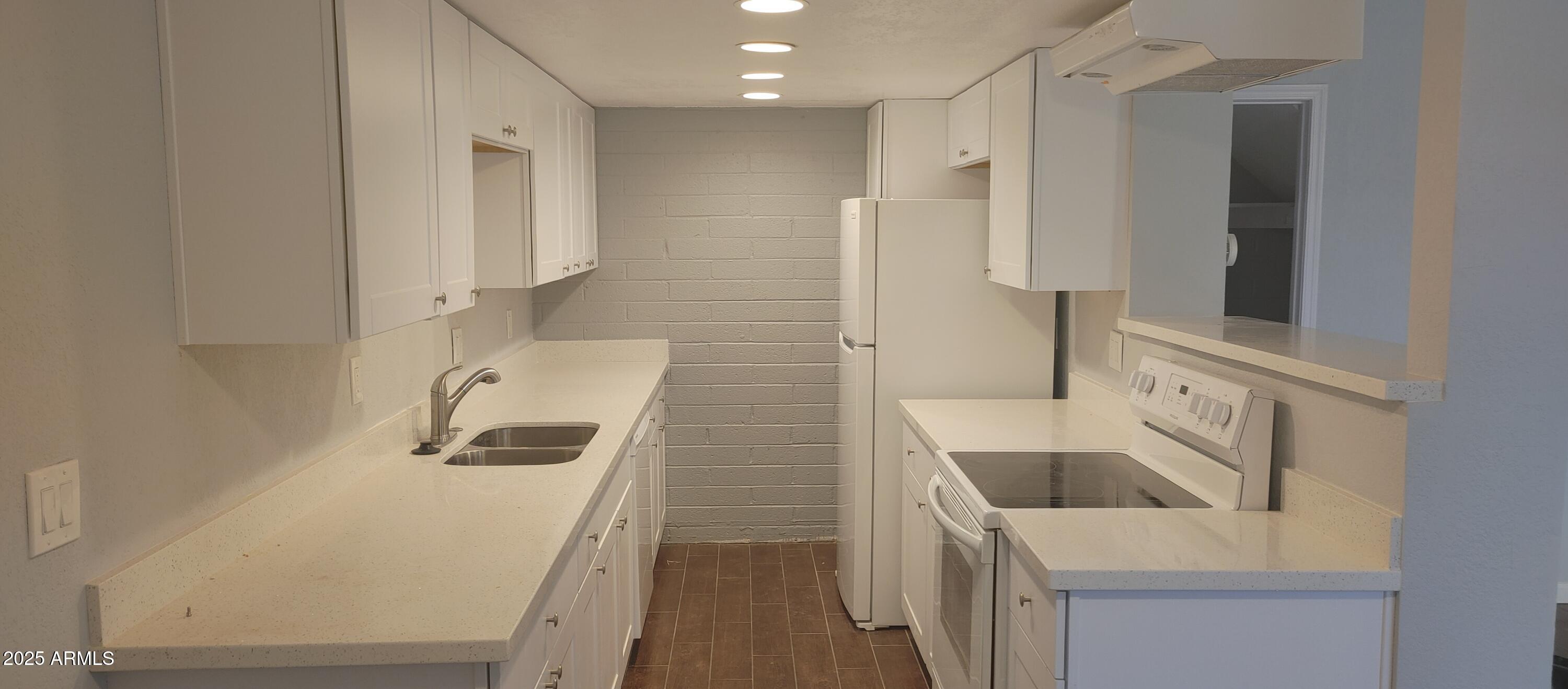 600 South Dobson Road, Unit 53 Mesa, AZ 85202 - Photo 2 of 13 kitchen