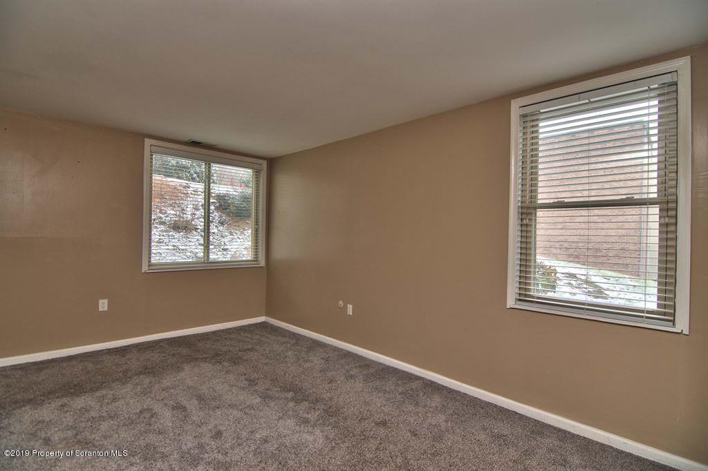1301 Summit Pointe Scranton, PA 18508 - Photo 17 of 37