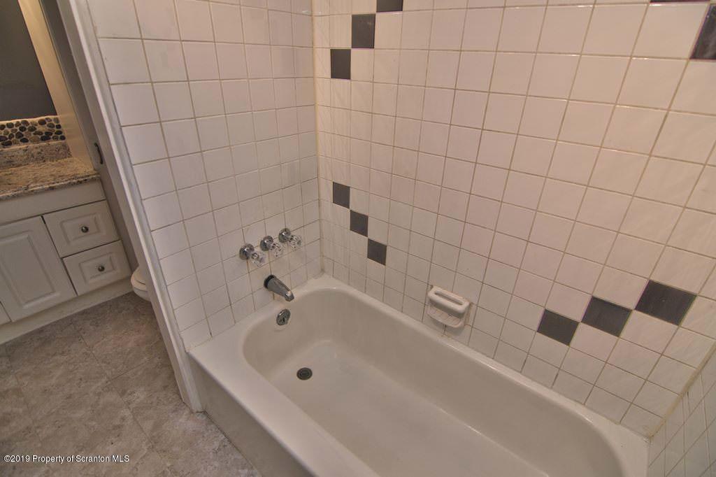 1301 Summit Pointe Scranton, PA 18508 - Photo 25 of 37