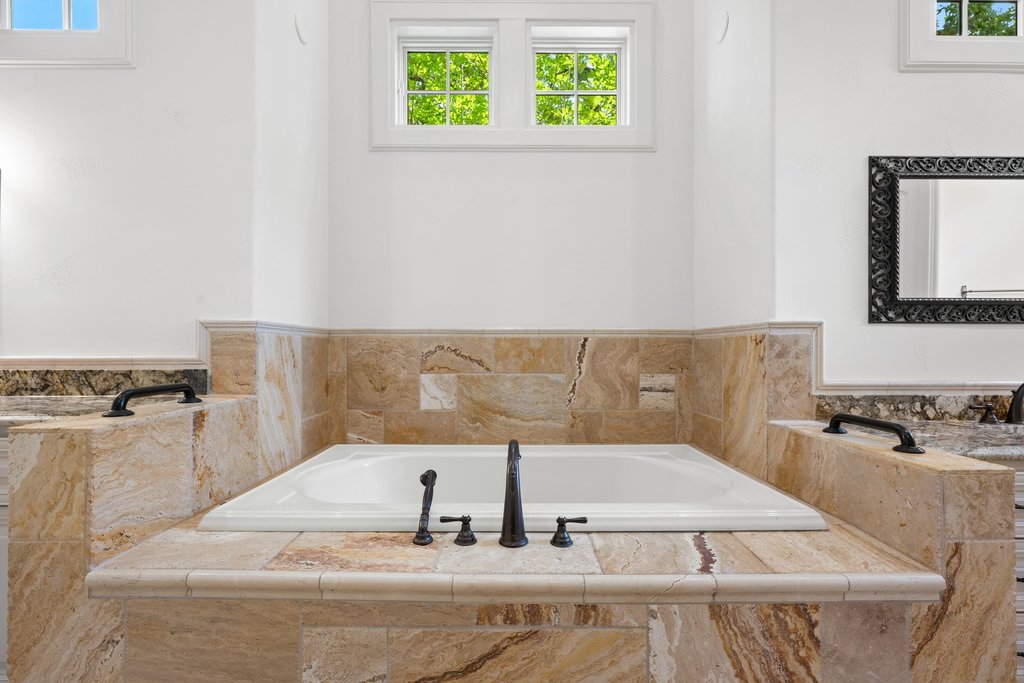 102 Long Point Cove Georgetown, TX 78628 - Photo 21 of 36 a view of a bath tub