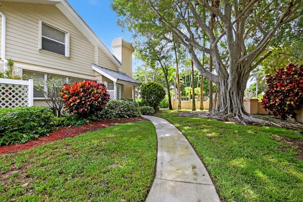 $374,900 | 203 Andover Court, Unit 2C, Boynton Beach, FL 33436