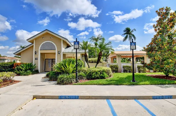 $374,900 | 203 Andover Court, Unit 2C, Boynton Beach, FL 33436