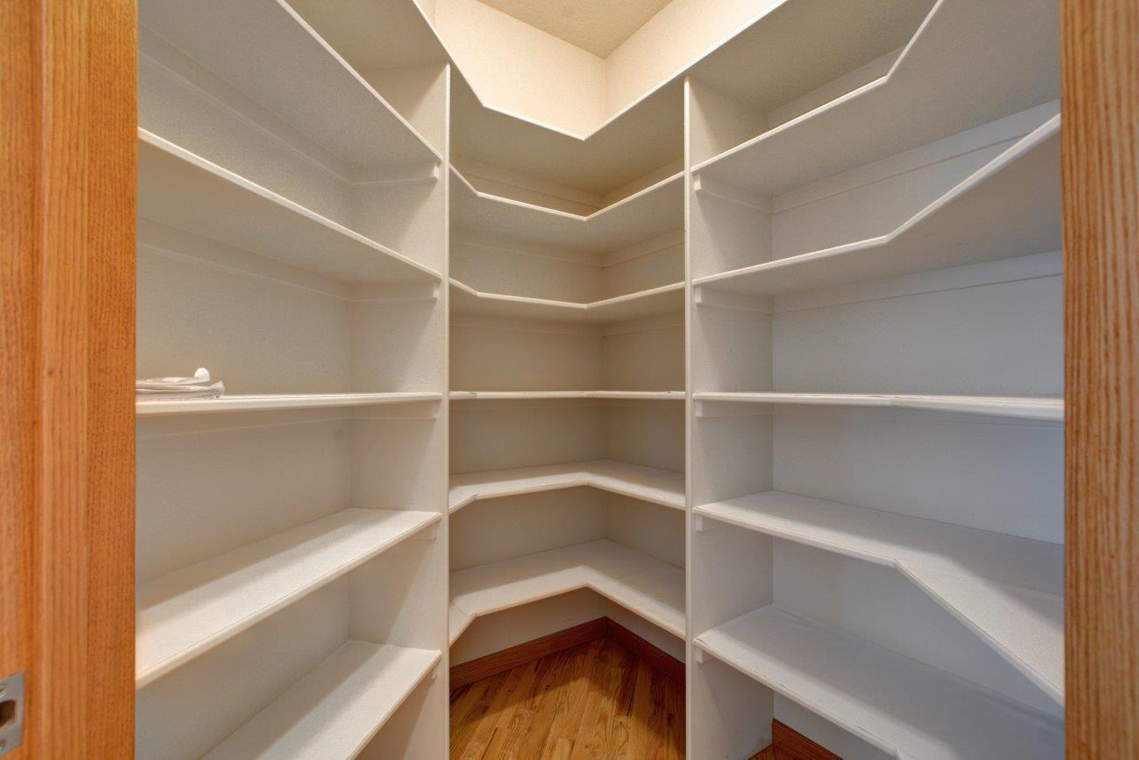 3013 Pearce Park Road Grants Pass, OR 97526 - Photo 15 of 96 Built in shelves to help you get organized!