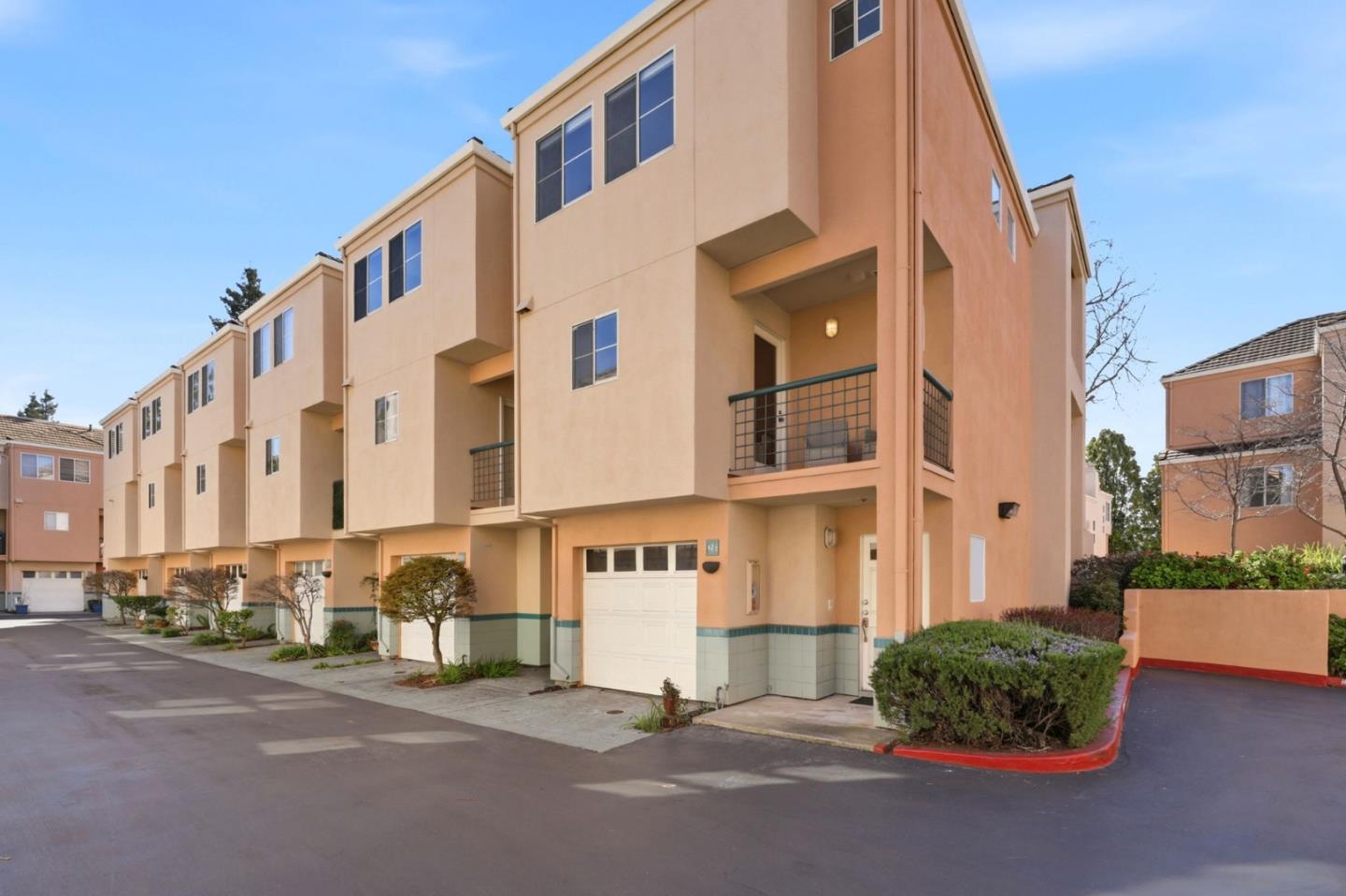 992 Alpine Terrace, Unit 6 Sunnyvale, CA 94086 - Photo 3 of 37